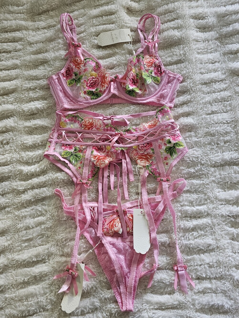 For Love And Lemons Needle Point Roses Set Small